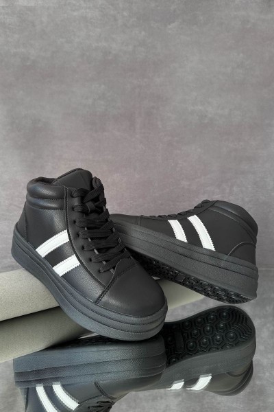 Кроссовки женские демисезонные, цвет черно-белый, 248RWA180